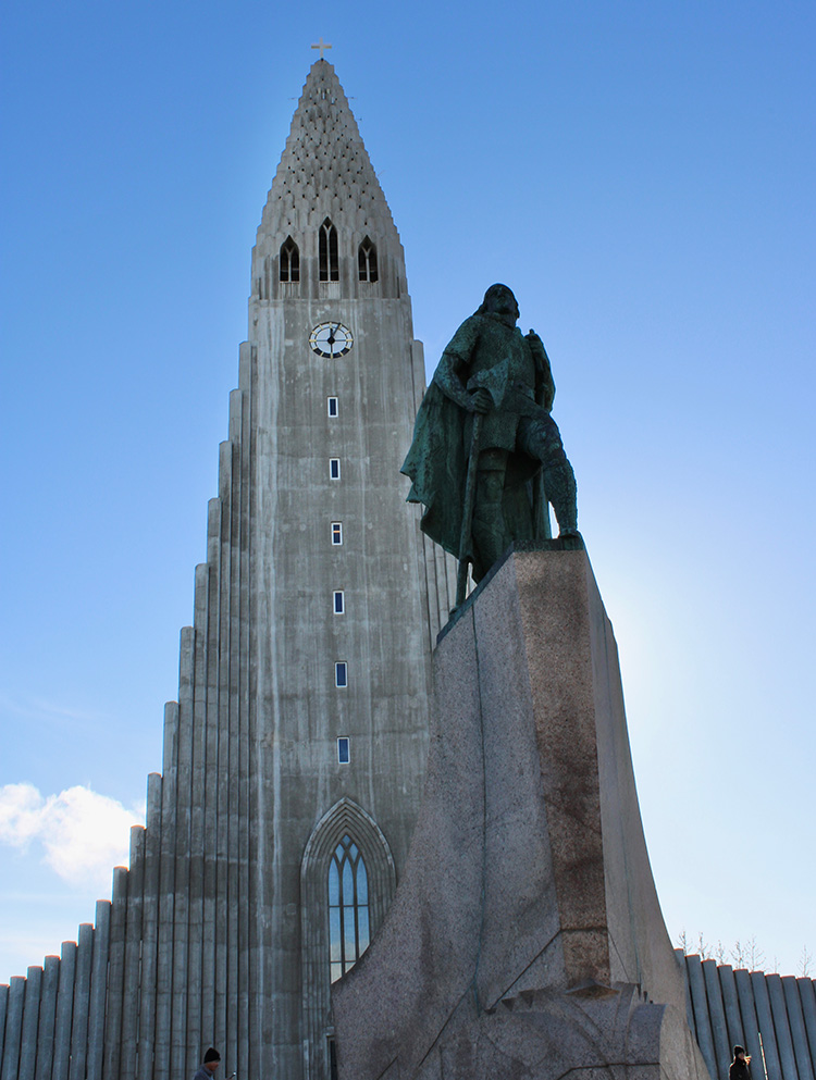Vooraanzicht Hallgrimskirkja Kerk Reykjavik