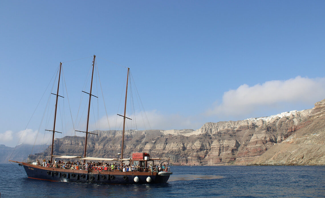 Ontdek het vulkanische eiland Nea Kameni vanuit Santorini