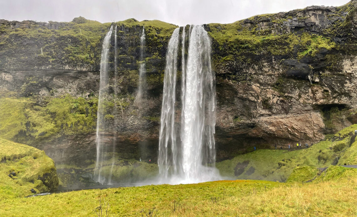 Seljalandsfoss - IJslandse waterval waar je achterlangs kunt lopen
