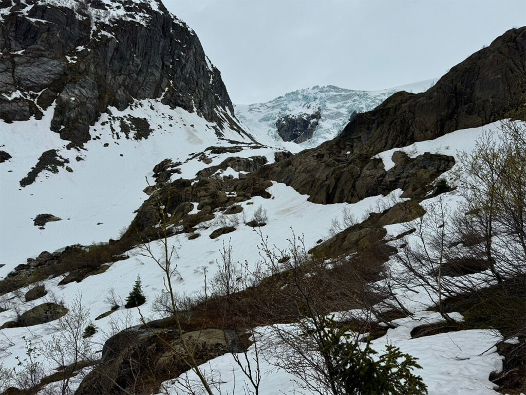Wandelen naar Buarbreen Noorwegen bij Odda - klimmen naar de gletsjer