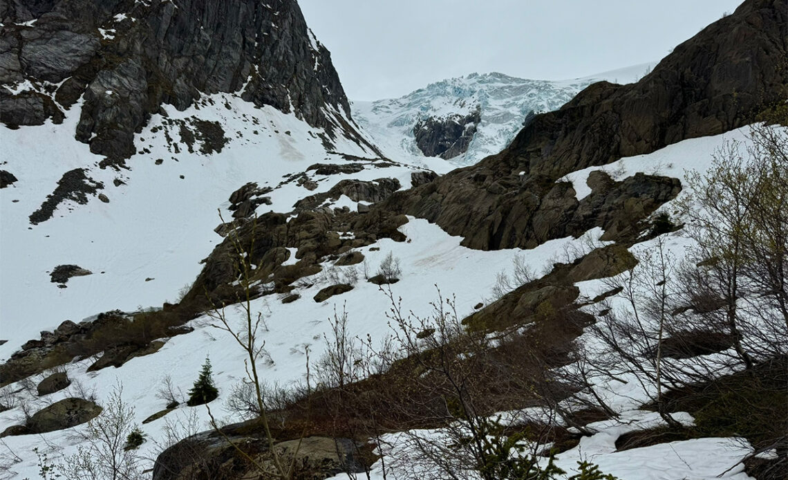 Wandelen naar Buarbreen Noorwegen bij Odda - klimmen naar de gletsjer