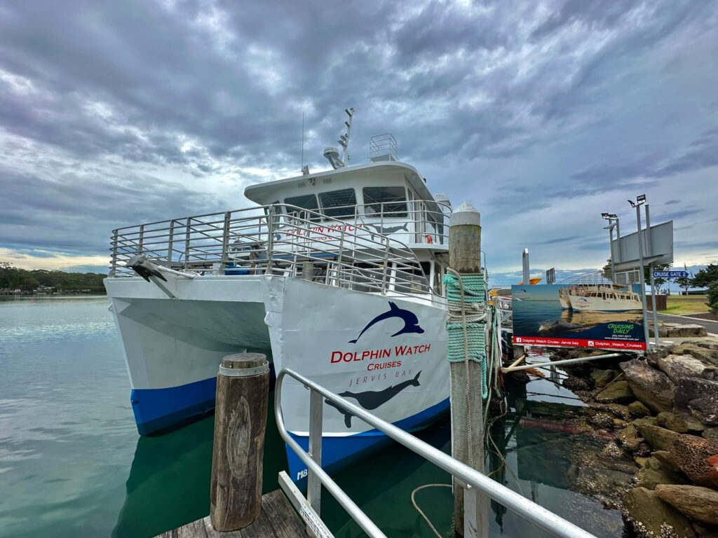 De boot voor dolfijnencruise Jervis Bay Australie