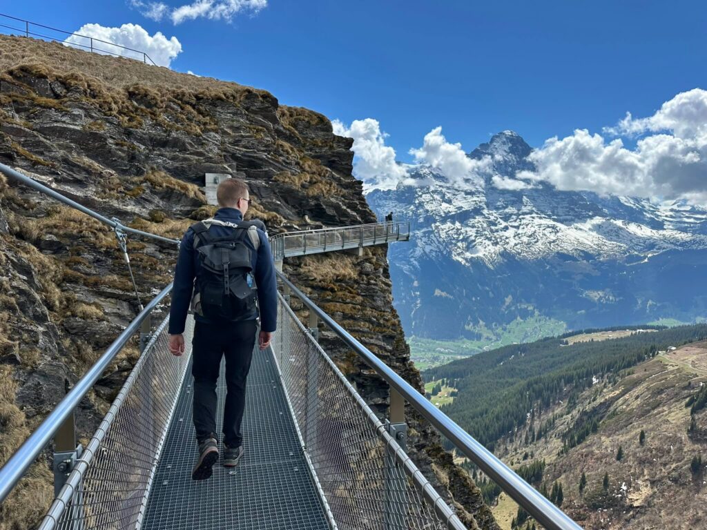 Grindelwald First: schöner First Cliff Walk und Bachalpsee oberhalb von Grindelwald