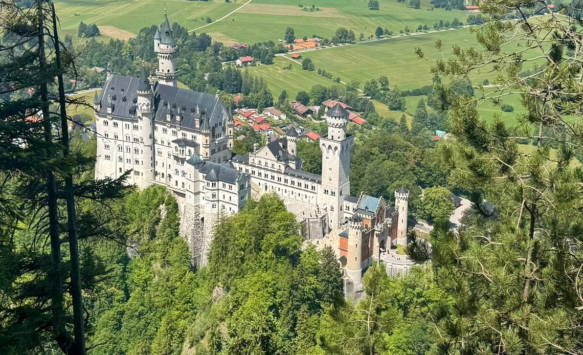 Slot Neuschwanstein bezoeken sprookjeskasteel met beroemde brugfoto (10)