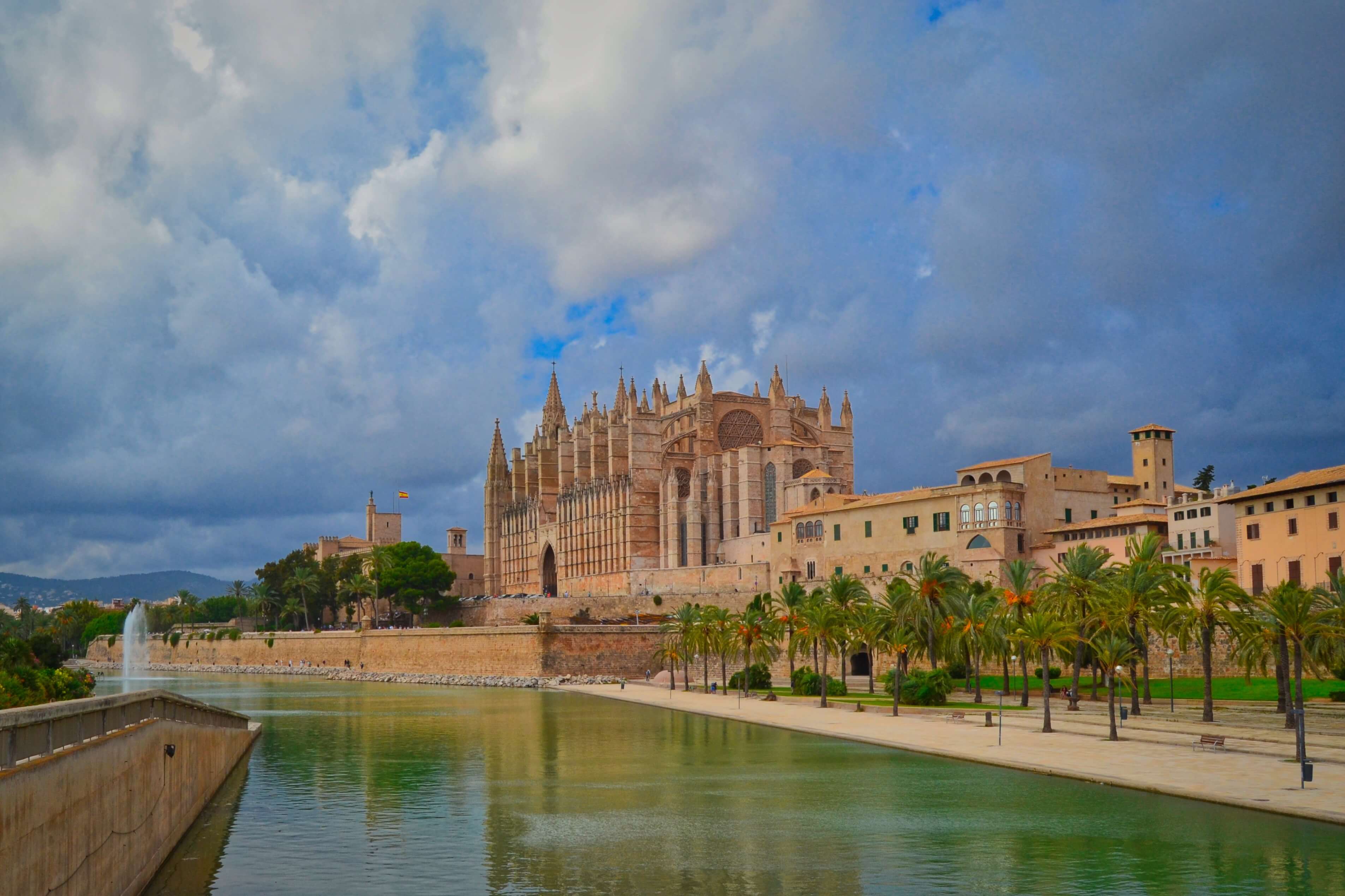 mallorca-strand-palma-bergdorpen